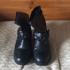 A little above the ankle boots with side buckle